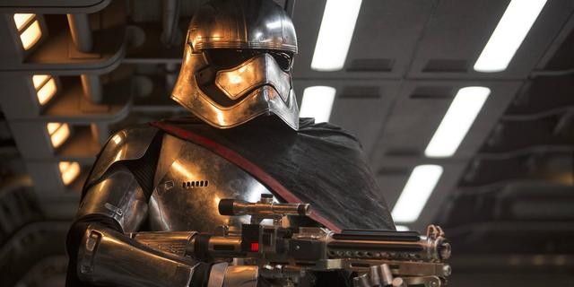 Captain-_Phasma-in-_Star-_Wars-_Episode-_VII-_The-_Force-_Awakens.jpg