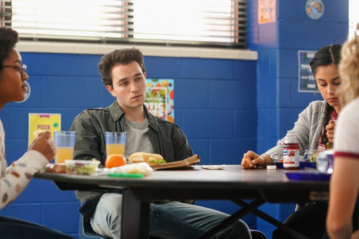 Bohaterowie serialu serialu „Stargirl” na nowych zdjęciach