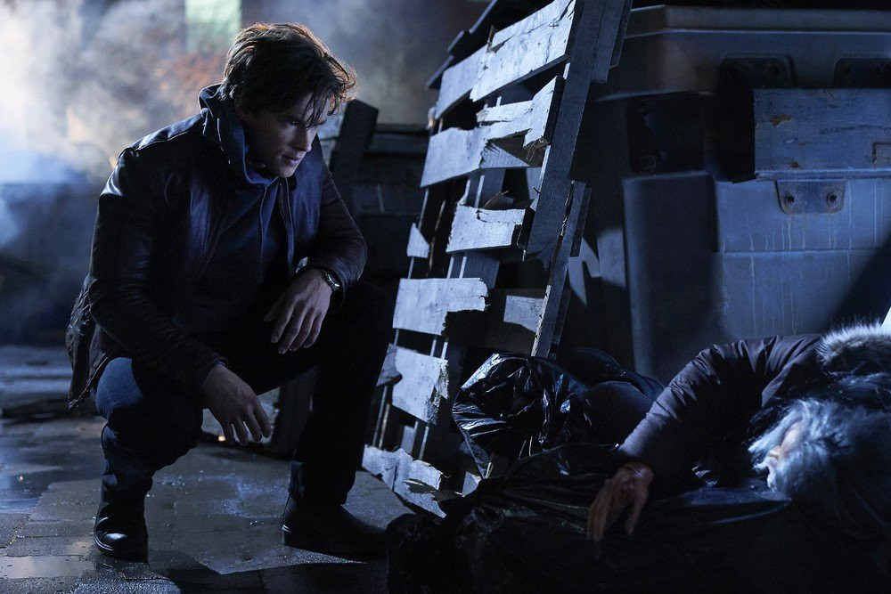 titans-s02e02 (8).jpg