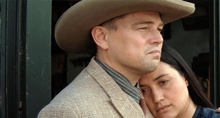Leonardo DiCaprio i Lily Gladstone w filmie Czas krwawego księżyca