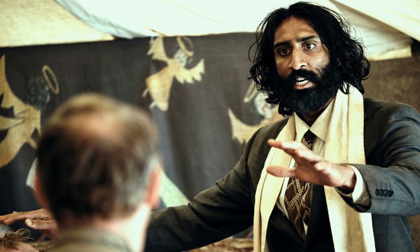 Amer Chadha-Patel w serialu „Dzień trzeci”