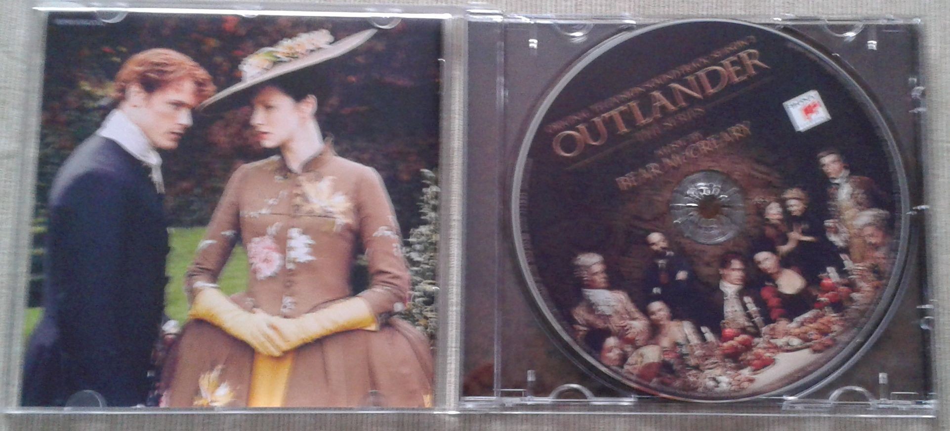 3. Outlander 2 środek z płytą 1CD Sony.jpg
