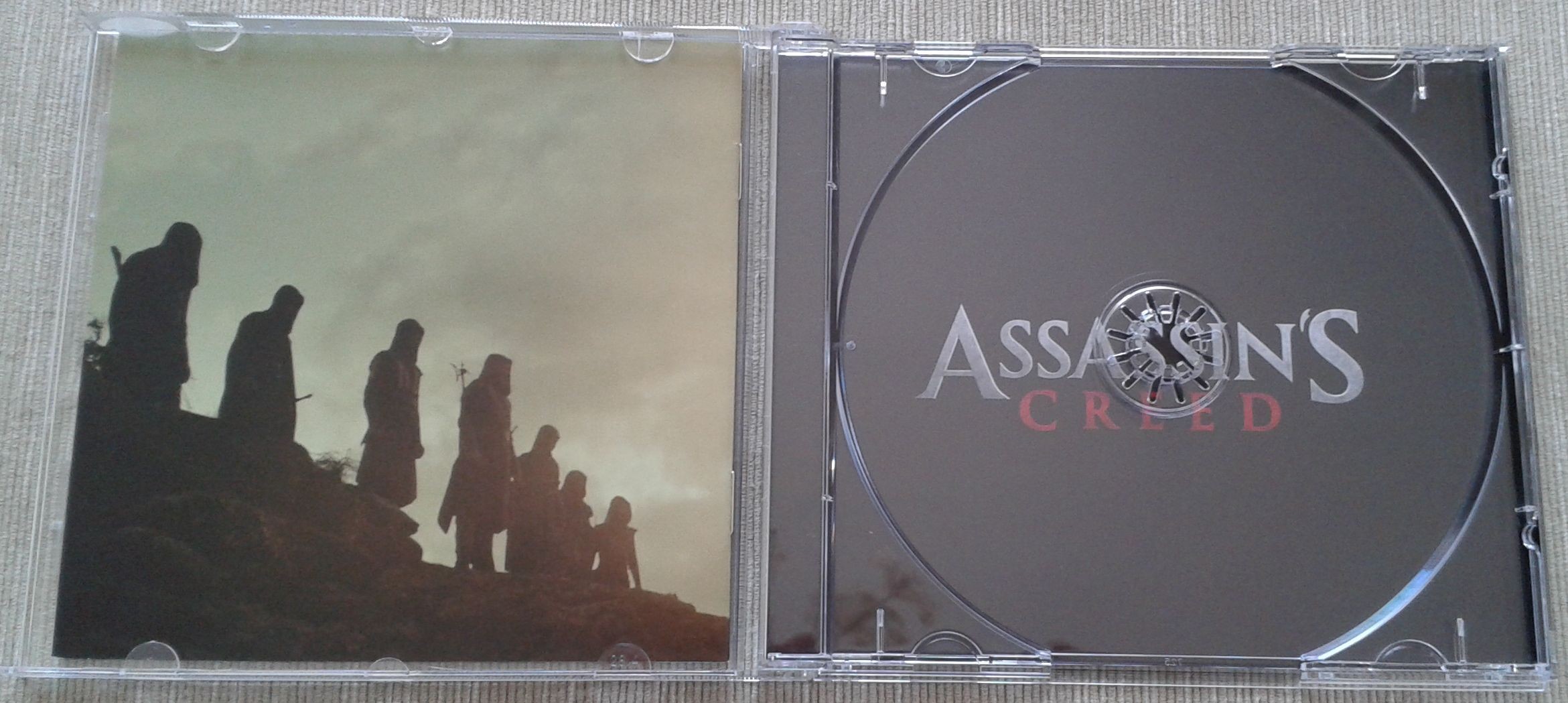 4. Assassins Creed środek bez płyty.jpg