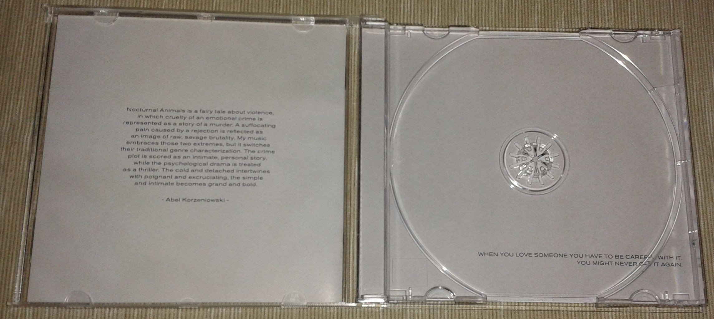 4. Nocturnal Animals CD środek bez płyty.jpg