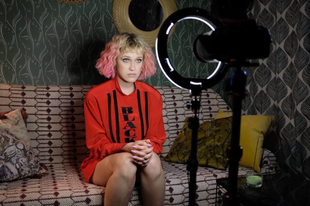 Helena Englert dla hbo max w serialu &bdquo;#Bring Back Alice&rdquo;.jpg