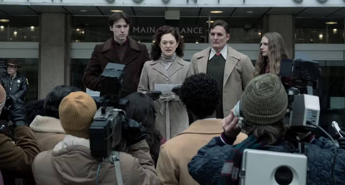 Devil in Disguise John Wayne Gacy.jpg