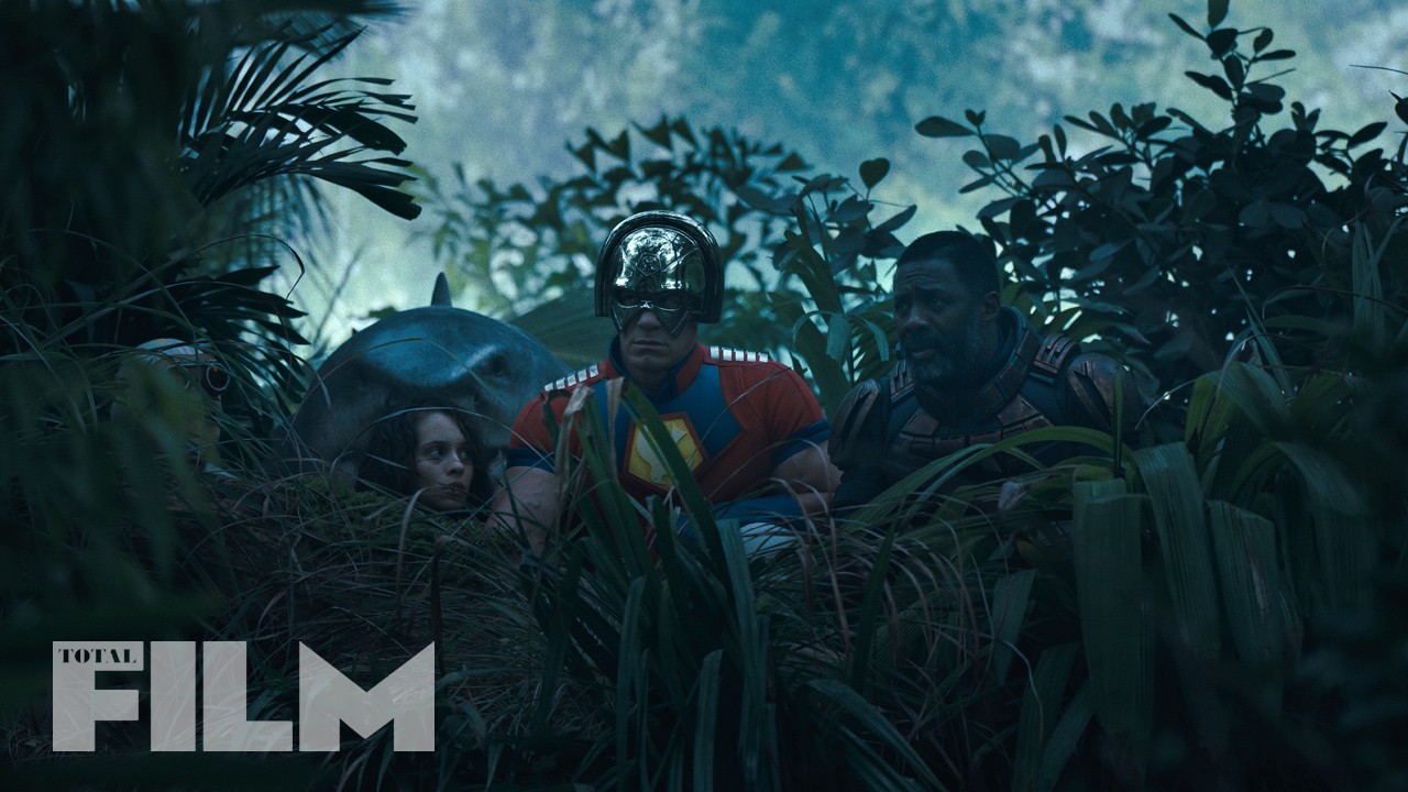 Daniela Melchior jako Ratcatcher, John Cena jako Peacemaker i Idris Elba w filmie „Legion samobójców”