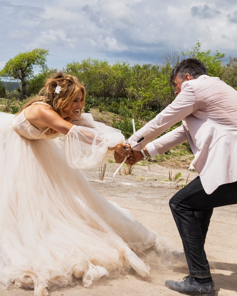 Jennifer Lopez i Josh Duhamel w Shotgun Wedding dla Prime VIdeo 2.jpg