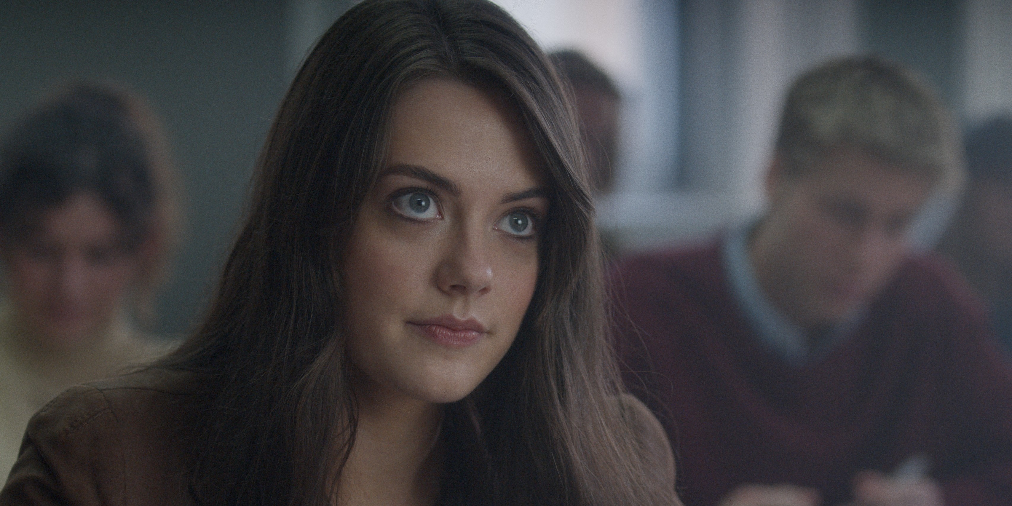 Odtwórcy ról księcia Williama i Kate MIddleton na kadrach z szóstego sezonu The Crown za Netflix.jpg