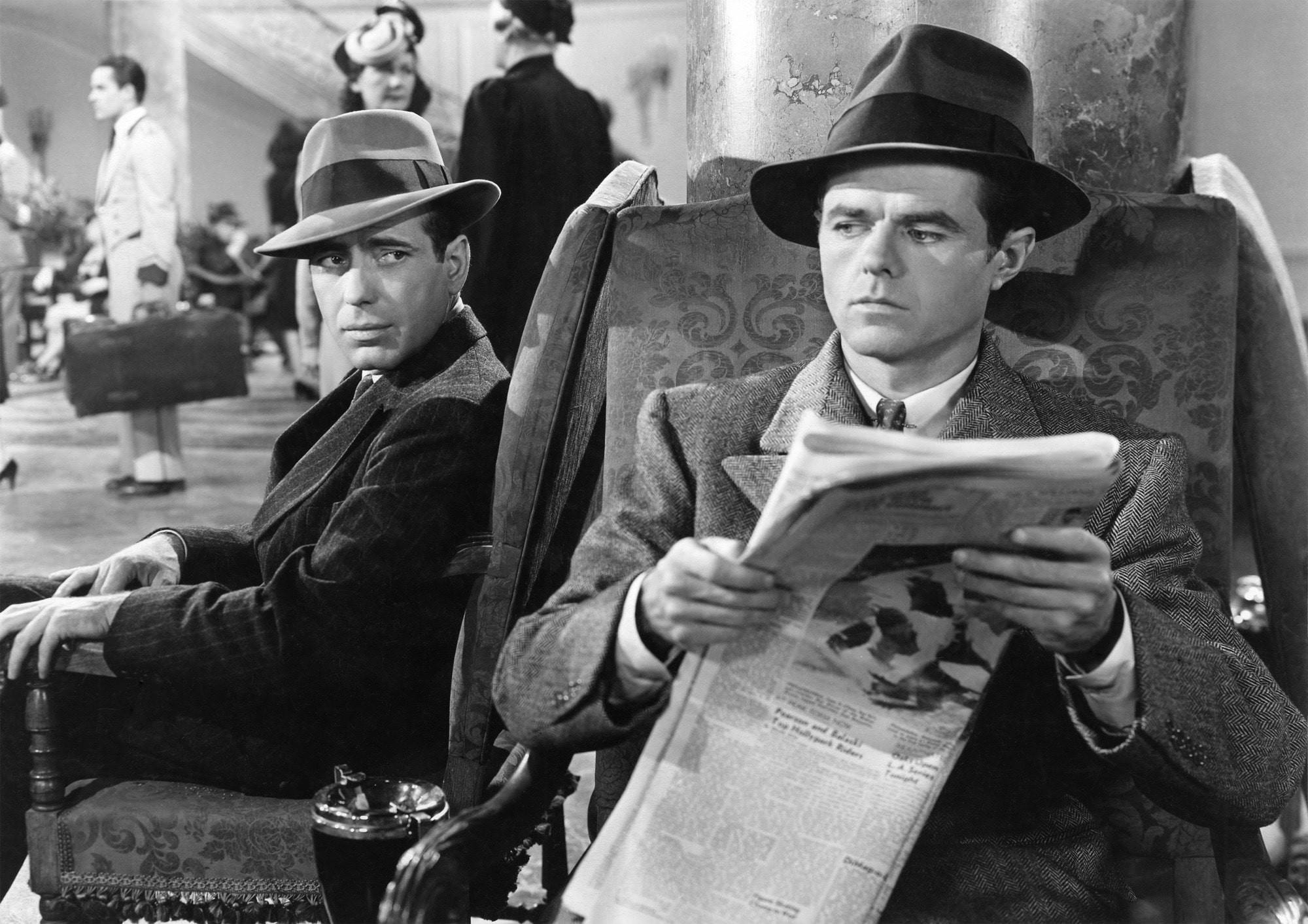 Humphrey Bogart i Elisha Cook Jr. w Sokole maltańskim. -min.jpg
