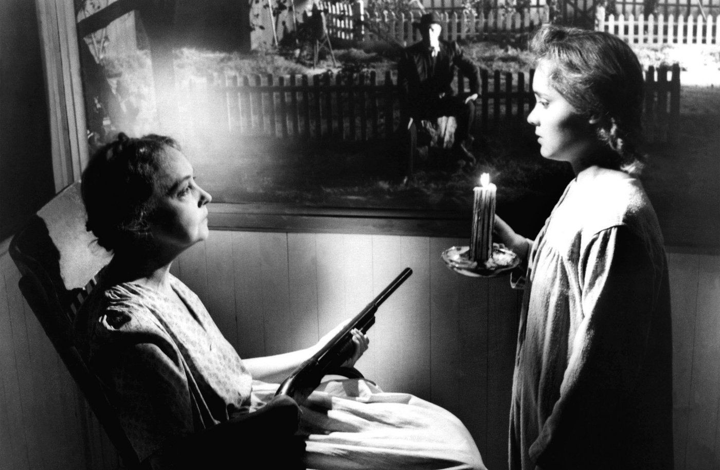 Lillian Gish, Robert Mitchum i Sally Jane Bruce w filmie „Noc myśliwego”
