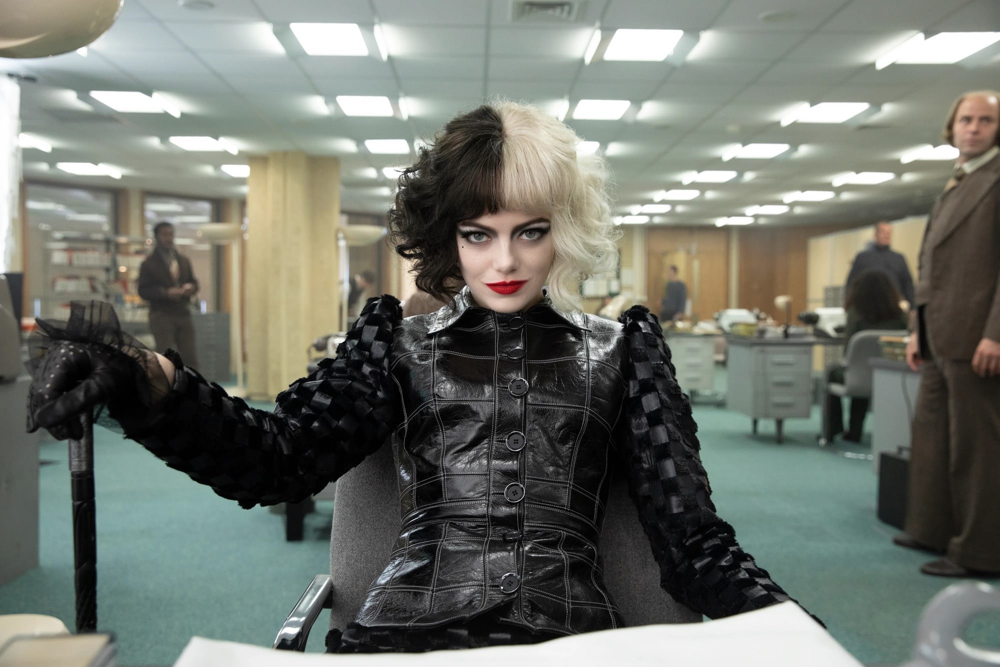 Emma Stone w filmie „Cruella”