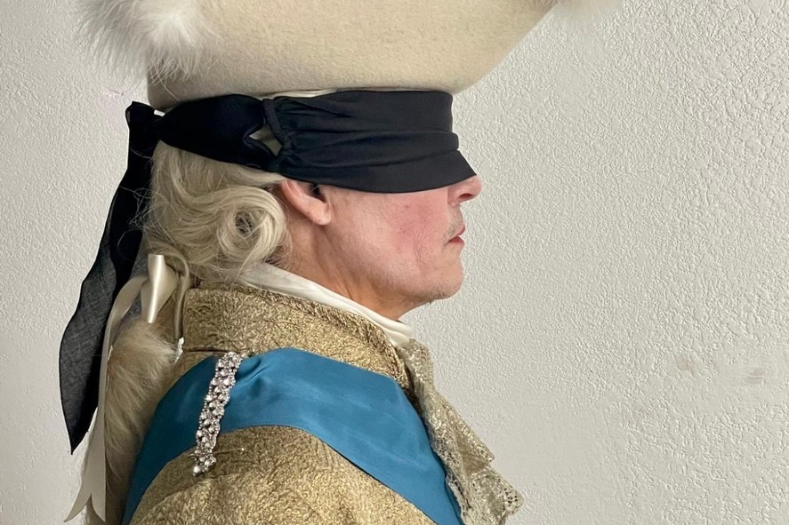 Johnny Depp jako Król Ludwik XV dla Why Not Productions.jpg