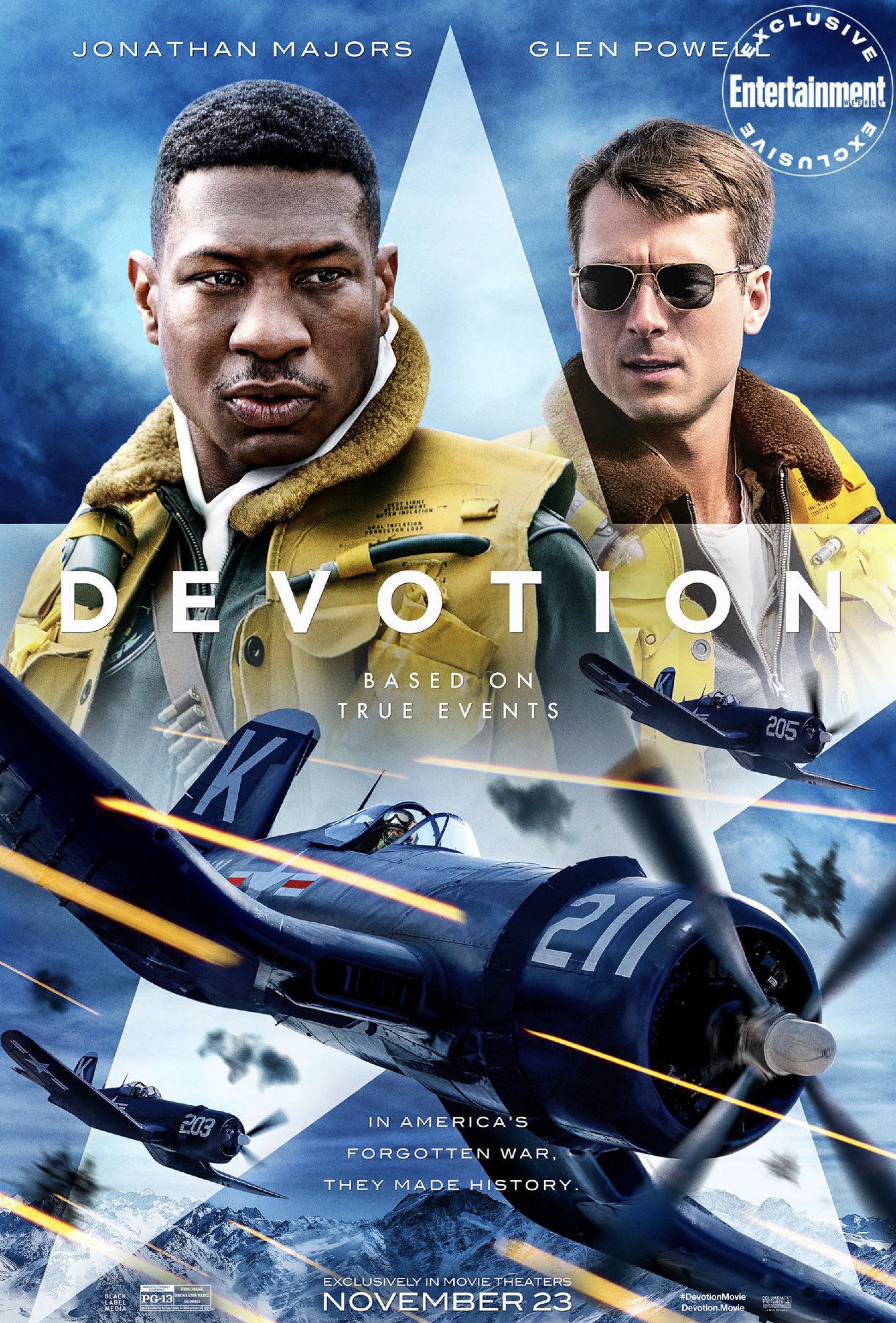 Jonathan-Majors-Glen-Powell-Devotion-plakat.jpg