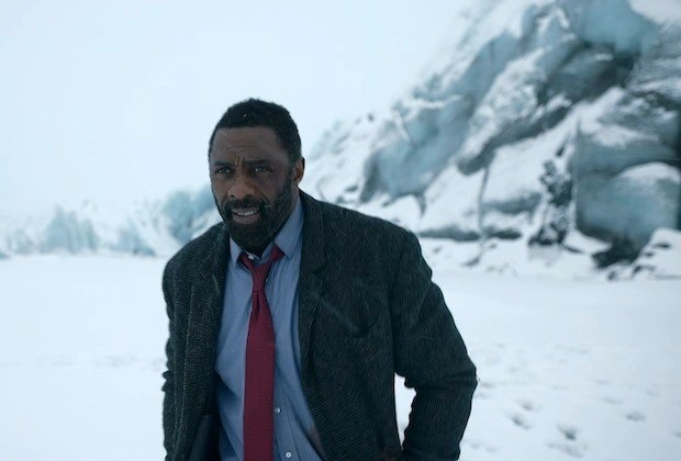 Idris Elba w filmie Luther: Zmrok dla Netflix.jpg