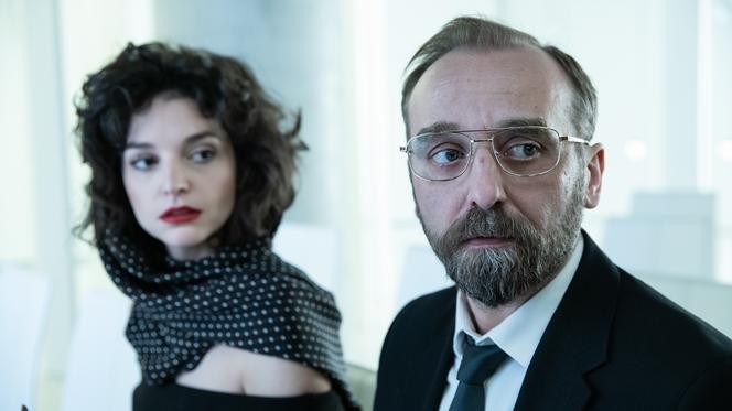 maria dębska i wojciech mecwaldowski w serialu Powrót od canal plus.jpg