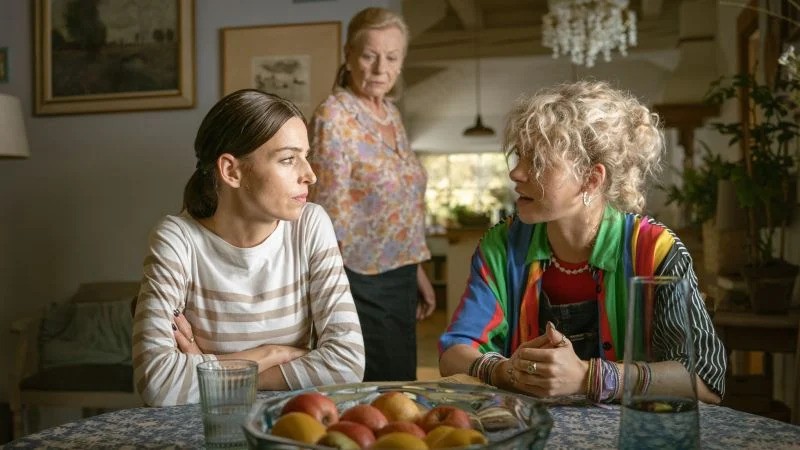 Kadr z filmu Klątwa dla Viaplay - Agnieszka WIędłocha, Vanessa Aleksander i Anna Nehrebecka.jpg