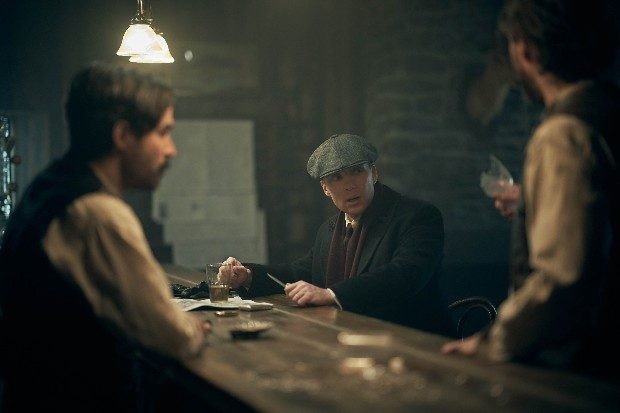 peaky-blinders-vi-tommy-bar-fight-cbf3557.jpg