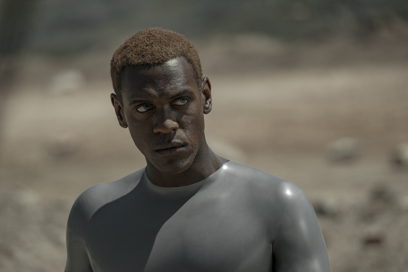 Poznajcie bohaterów serialu „Raised by Wolves” od Ridleya Scotta