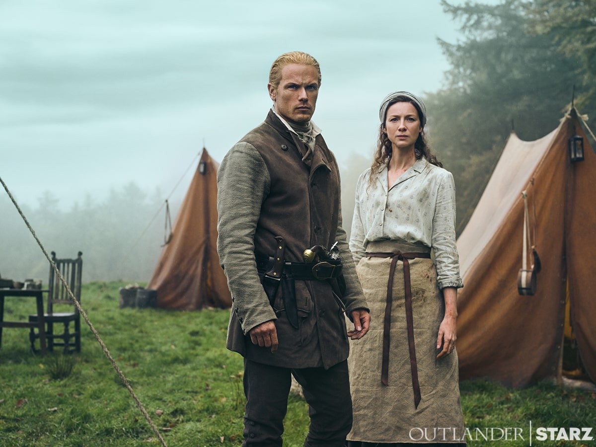 Sam-Heughan-and-Caitriona-Balfe-Season-7-Outlander-Jamie-and-Claire-Fraser (1)-min.jpg