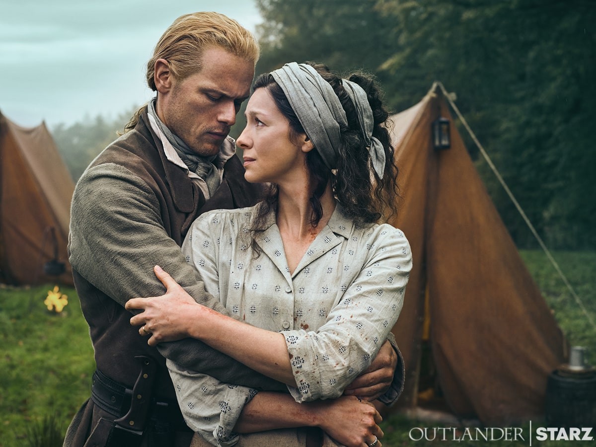 Sam-Heughan-and-Caitriona-Balfe-Season-7-Outlander-Jamie-and-Claire-Fraser (2)-min.jpg