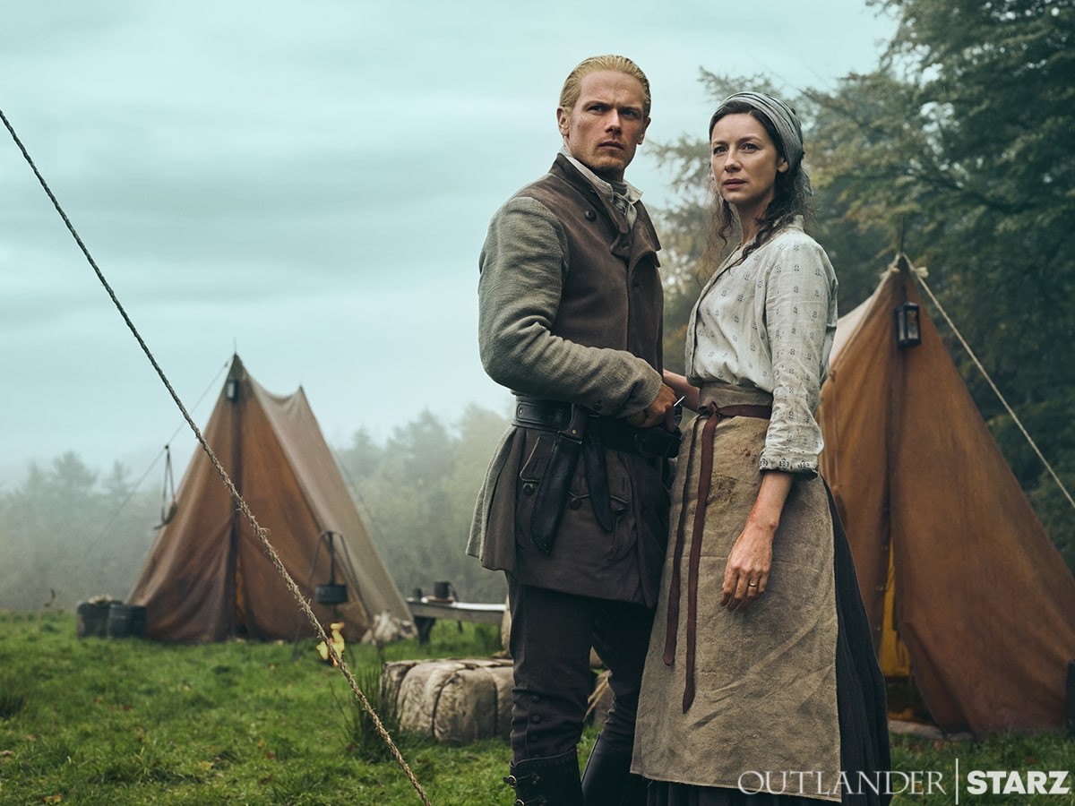 Sam-Heughan-and-Caitriona-Balfe-Season-7-Outlander-Jamie-and-Claire-Fraser (3)-min.jpg