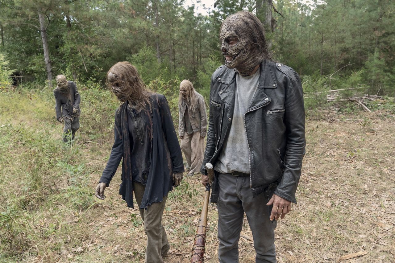 the-walking-dead-episode-1012-walk-with-us-promotional-photo-11.jpg